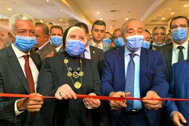 وزيرا الصناعة والتموين يفتتحان معرض "أهلاً مدارس"