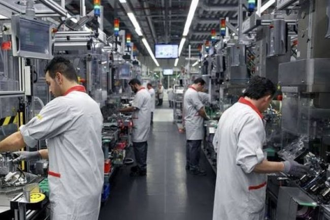 إنكماش القطاع "الصناعي" يعمق جراح إنتاج "الالات"