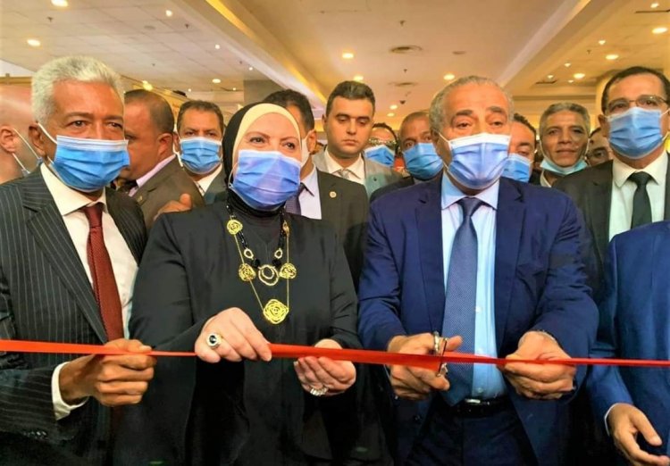 وزيرا الصناعة والتموين يفتتحان معرض "أهلاً مدارس"