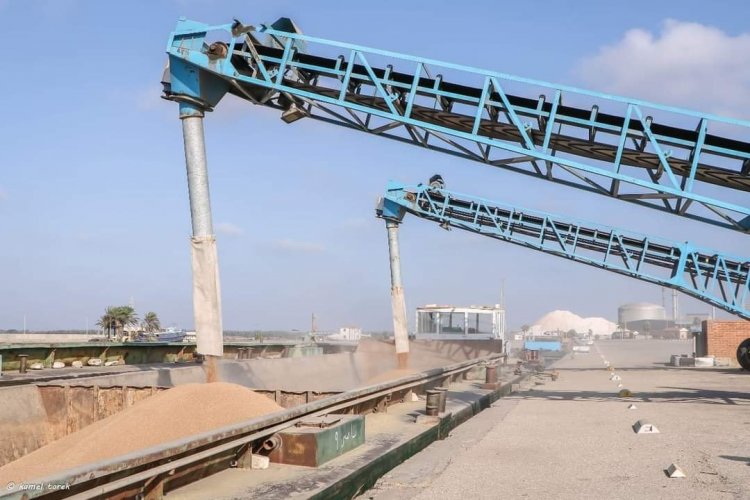 عودة الحياة للنقل النهرى وتوصيل شحنة قمح من ميناء دمياط لصوامع امبابة