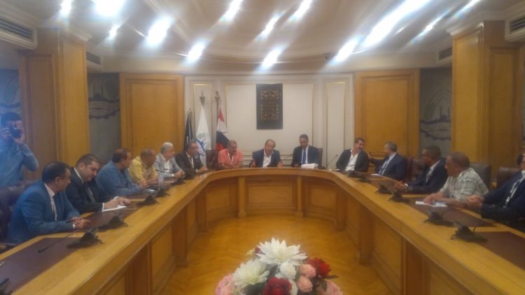 " النجار" رئيسًا للشعبة العامة للمستوردين  ، وبيومي و السويدي  " نائبان أول وثانٍ و"رستم  " سكرتيرًا عامًا  