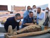 العثور على 100 تابوتا خشبيا مغلقا بحالتهم الأولي داخل آبار للدفن بمنطقة سقارة 