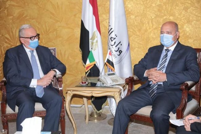" النقل" و" السفير الايطالي " يناقشان التعاون في  تشغيل خطوط ملاحية منتظمة بين الموانئ المصرية و الايطالية 