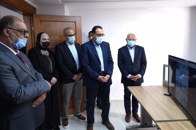 رئيس الوزراء يتفقد المركز التكنولوجي لخدمة المواطنين ببورسعيد