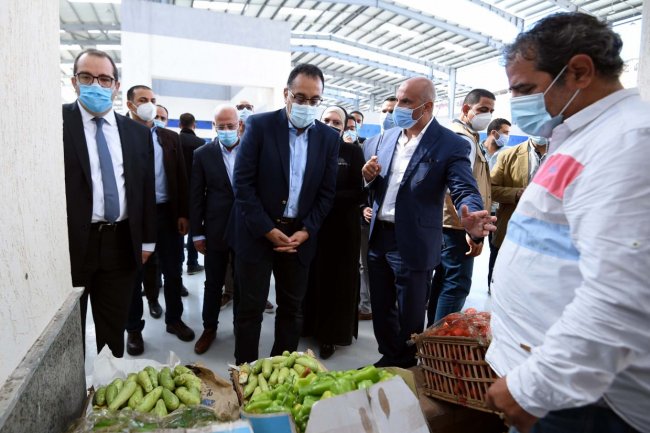 رئيس الوزراء يتفقد سوق الخضار الجديد ببورسعيد