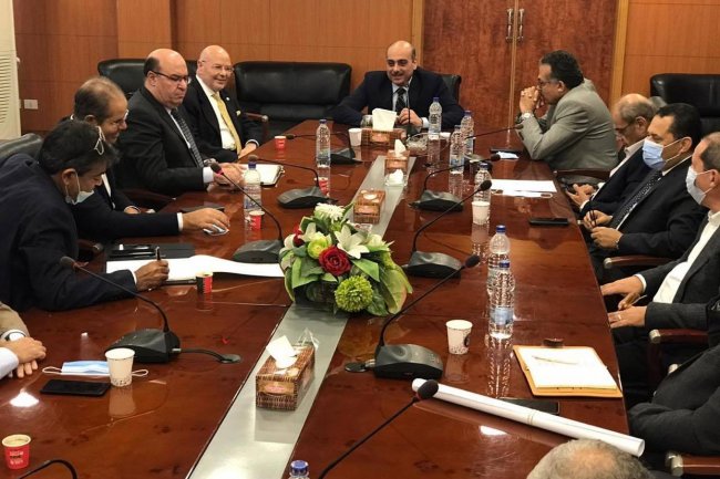 "مواد البناء " تجدد مطالب اإلغاء الضريبة العقارية ومعيار ثابت للكارتات علي الطرق