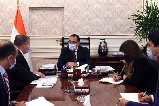 رئيس الوزراء يتابع ملفات عمل وزارة قطاع الأعمال العام