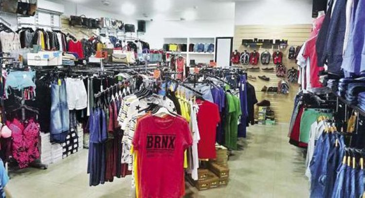 ملف - شبح كورونا يطارد أحلام الملابس الشتوية