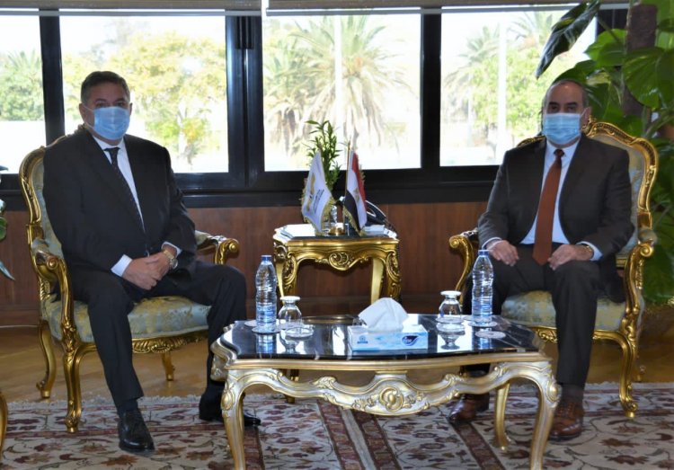 وزيرا قطاع الأعمال والطيران يبحثان إقامة مشروع سياحي بأرض "رأس جميلة" بشرم الشيخ