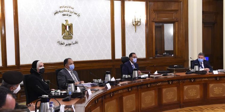 رئيس الوزراء يُتابع خطوات تطوير صناعة الغزل والنسيج