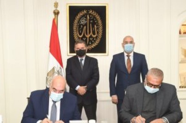 بروتوكول تعاون بين "قطاع الأعمال" و "الإسكان" لتطوير أراضي "القابضة للغزل والنسيج" غير المستغلة 