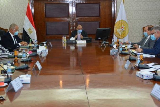 وزيرا "التنمية المحلية" و "التخطيط" يتابعان مع رئيس اتحاد الصناعات تطورات مبادرة " شغلك في قريتك " في 4 محافظات 