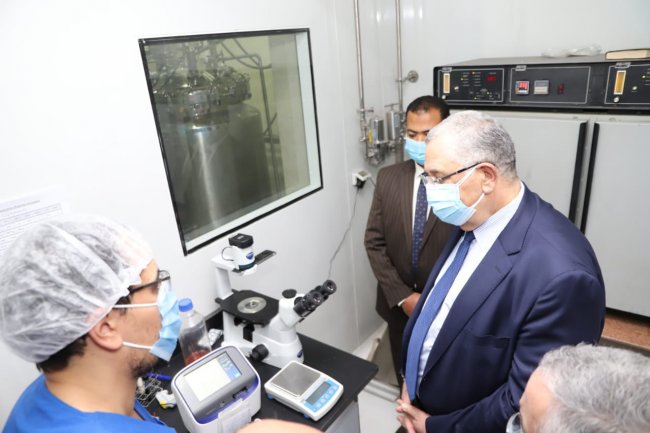 وزير الزراعة يتفقد وحدات الإنتاج في معهد الامصال واللقاحات البيطرية 