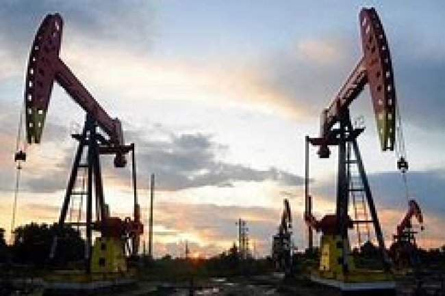 النفط يتحول للهبوط بعد بيانات المخزونات الأمريكية