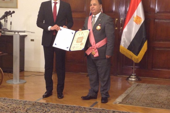 رئيس كوريا الجنوبيه يمنح د.معيط وسام "الاستحقاق " من الطبقه الاولي 