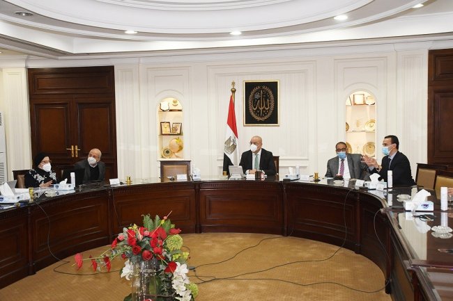وزير الإسكان يستعرض مخططات تطوير وإحياء القاهرة الخديوية ومقترحات وبدائل تطوير المناطق ذات الأولوية