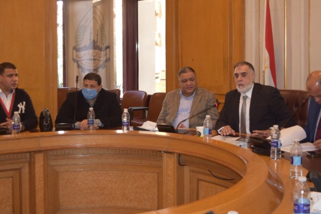 "حسانين" رئيسا لشعبة الملابس بالقاهرة و"سليمان و مناع" نائبان و" كدواني" سكرتيرا 