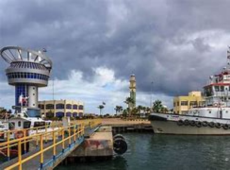 استمرار حركة الصادر والوارد بصورة طبيعية بـ "ميناء دمياط" رغم سوء الأحوال الجوية