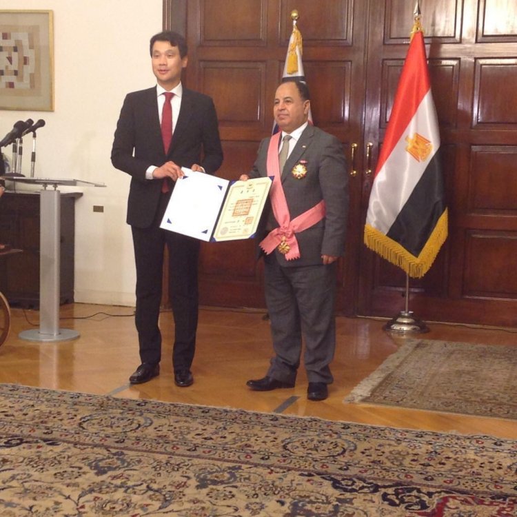 رئيس كوريا الجنوبيه يمنح د.معيط وسام "الاستحقاق " من الطبقه الاولي 