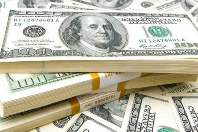 تباين اسعار الدولار في التعاملات الصباحيه بالبنوك