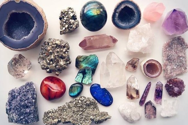  5 دول استحوذت على 98.8% من  صادرات الحلى والاحجار الكريمة 