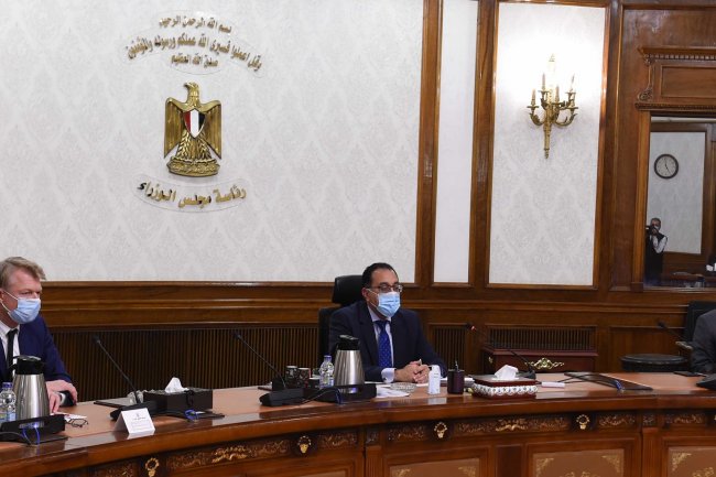 رئيس الوزراء يلتقى الرئيس التنفيذي ومؤسس شركة " CTP"  لإقامة مجمعات الأعمال