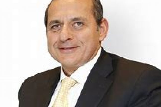 "الأهلى" يطلق خدمات السحب النقدى من محطات الوقود عبر ماكينات POS