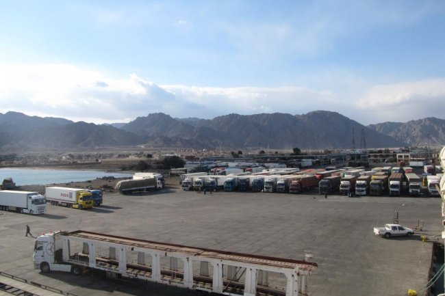 النقل الدولي بتجارية الاسكندرية تطالب بالتأمين الصحي  لسائقي الشاحنات المتجهه للأردن 