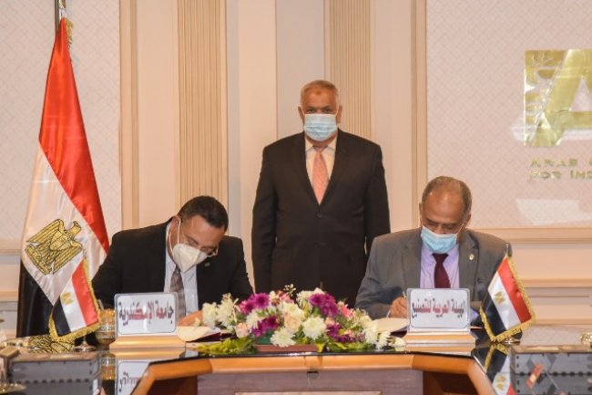 *"توفيق" و"مرسي" و"التراس" يشهدون توقيع بروتوكولات تعاون في مجال توريد الأخشاب* 