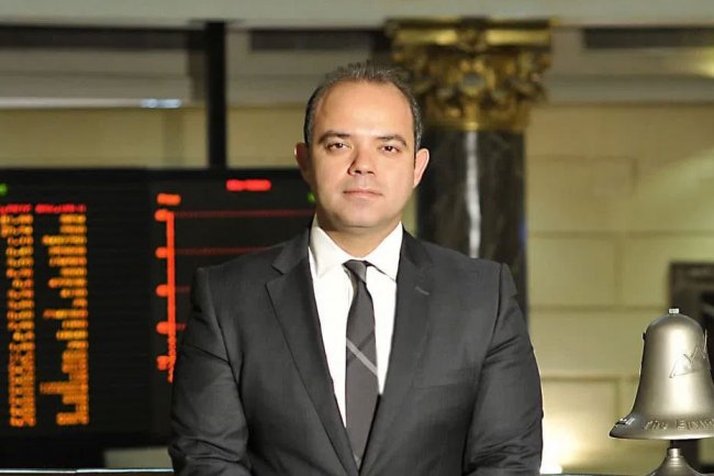 اتحاد البورصات العربية يكرم رئيس البورصة المصرية على رئاسته للاتحاد خلال الدورة الماضية