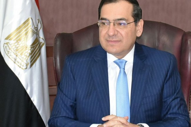 الملا يتابع تنفيذ خطة التوسع بإستخدام الغاز الطبيعى لتموين السيارات