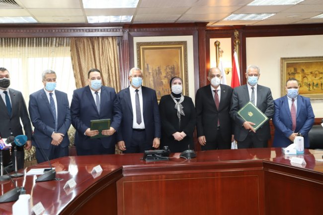"الزراعة" و "الصناعة " يشهدان توقيع بروتوكول تعاون مشترك لدعم المشروعات الصغيرة ومتناهية الصغر في الريف 