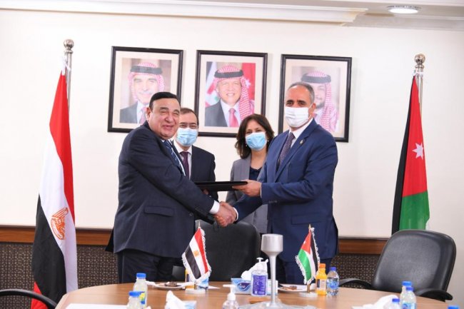 "رجال أعمال الإسكندرية والتخطيط" يوقعا برتوكول تعاون لتشجيع توجه القطاع الخاص نحو تخضير استثماراته 