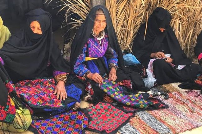 الحرف اليدوية تطالب التجارة والصناعة بوقف تصدير الصوف 