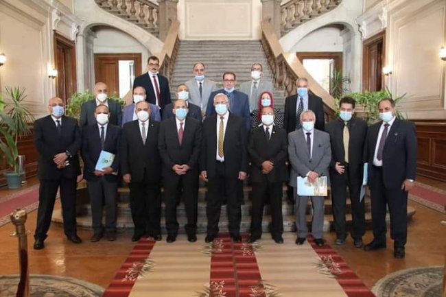 القصير يوجه بحوث الصحراء بإيجاد حلول تطبيقية لزيادة إنتاجية البيئات الصحراوية