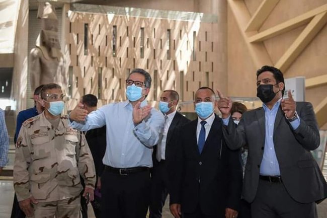 "السياحة" الانتهاء من عرض أكثر من 65%؜ من كنوز الملك الشاب داخل الفتارين التي تم الانتهاء من 100%؜ من تثبيتها 