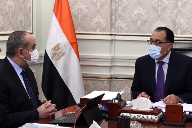 "الوزراء " يتابع مع  "وزير الطيران" أعمال تطوير ورفع كفاءة مطار برج العرب الدولي