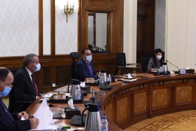 رئيس الوزراء يستعرض مشروعات التعاون المشتركة بين مصر وفرنسا