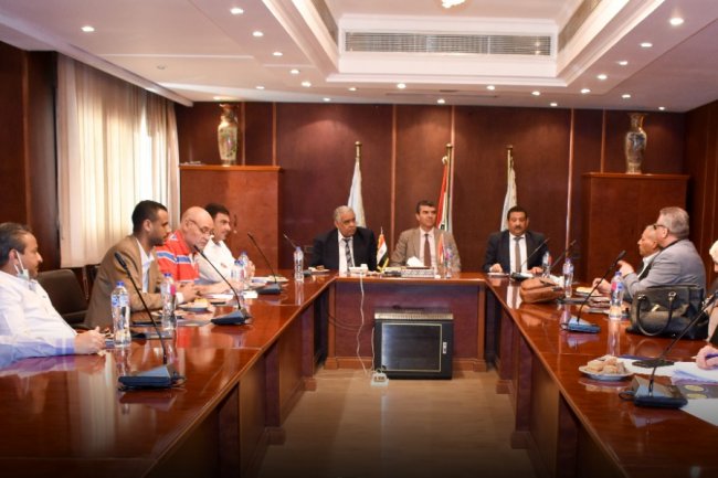 اجتماع بين رئيس غرفة الجيزة وشركات إلحاق العمالة بالخارج لمناقشة ملف عودة العمالة المصرية لليبيا 