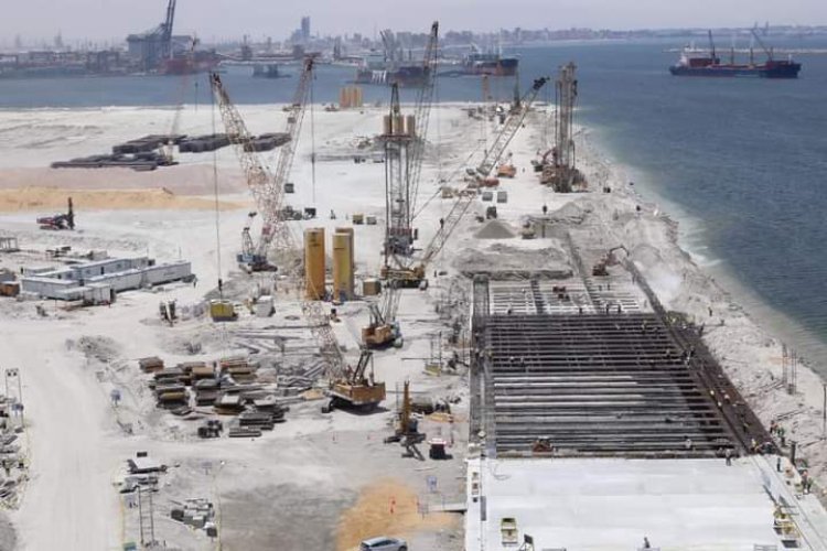 "النقل"متابعة المشروعات الخدمية الجاري تنفيذها بميناء الإسكندرية