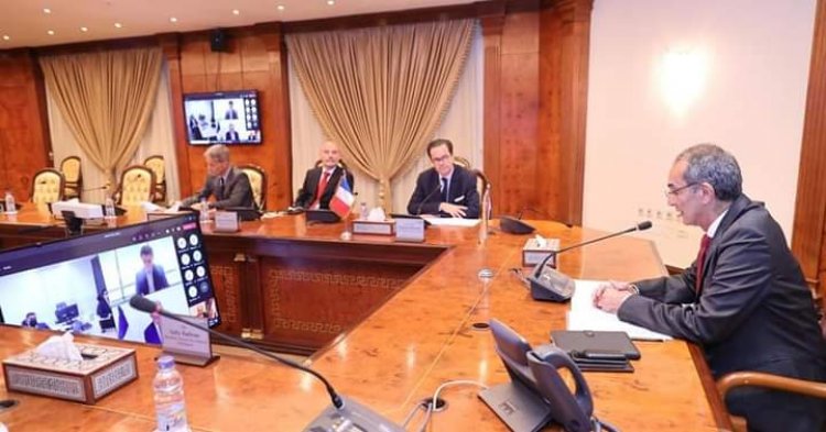 طلعت يبحث مع شركات فرنسية تطوير حلول الذكاء الاصطناعى لإدارة المدن الذكية