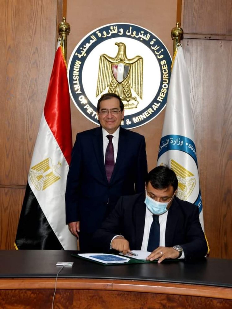 «الملا» يشهد توقيع 4 عقود للبحث عن الذهب مع ثانى اكبر شركة عالمياً 