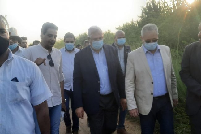 وزير الزراعة ومحافظ الأقصر يتفقدان محطة بحوث المطاعنة