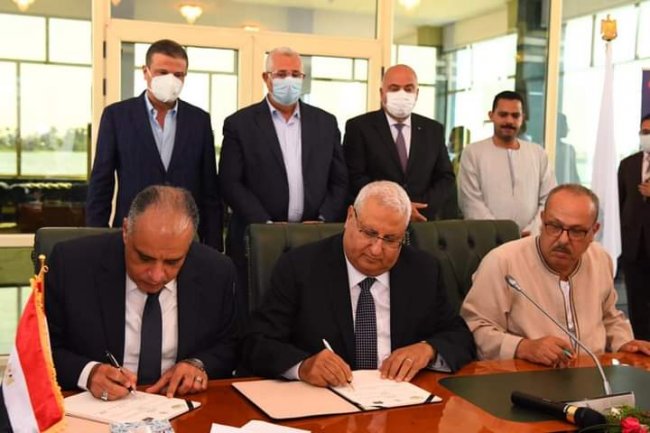 وزير الزراعة ومحافظ قنا ورئيس البنك الزراعي يشهدون توقيع بروتوكول تعاون لتطبيق أنظمة الرى الحديث بقنا 