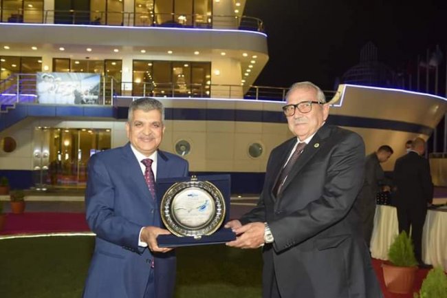 «ربيع» يشهد احتفالية هيئة قناة السويس بعيد المرشد.. ويكرم مجموعة من كبار المرشدين