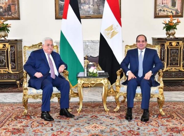 السيسي يبحث مع الرئيس الفلسطيني آخر مستجدات القضية الفلسطينية وعملية السلام في الشرق الأوسط