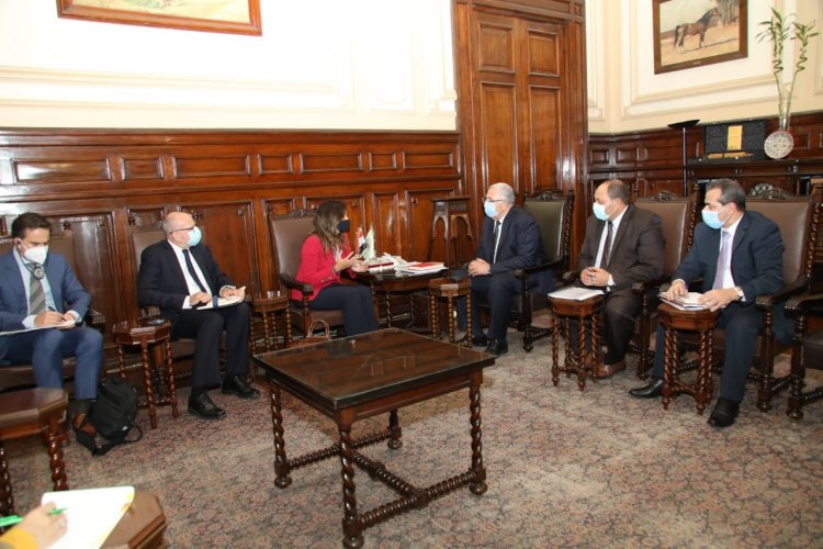 وزير الزراعة يبحث مع المدير الإقليمي بالبنك الدولي تأثير التغيرات المناخية على قطاع الزراعة 