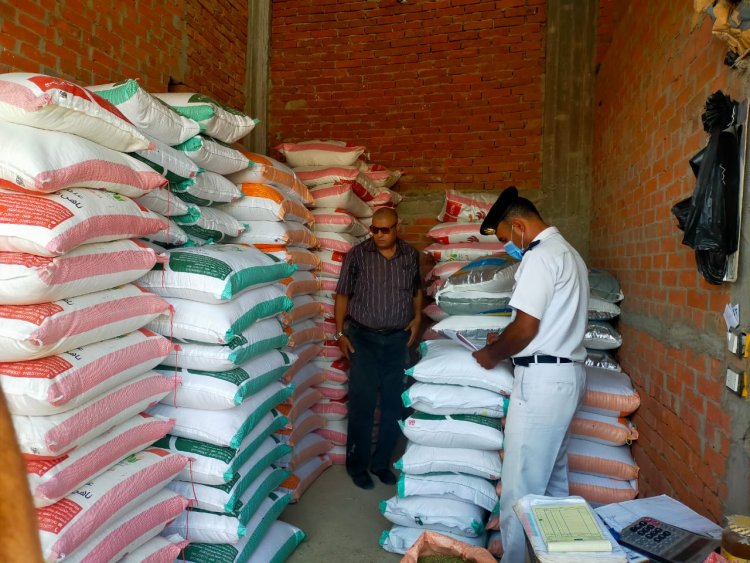 ضبط 3 مصانع ومخزنين لإنتاج وتخزين الأعلاف تعمل بدون ترخيص بمحافظة كفر الشيخ