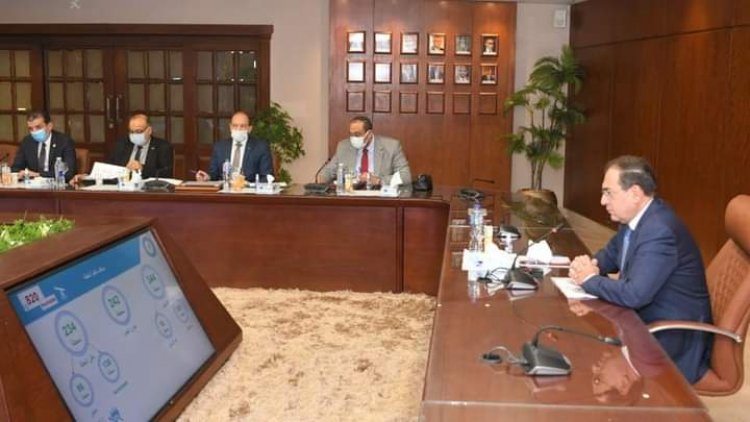 «الملا» يتابع تقدم الأعمال فى مشروعات إنشاء محطات تموين السيارات بالغاز الطبيعى
