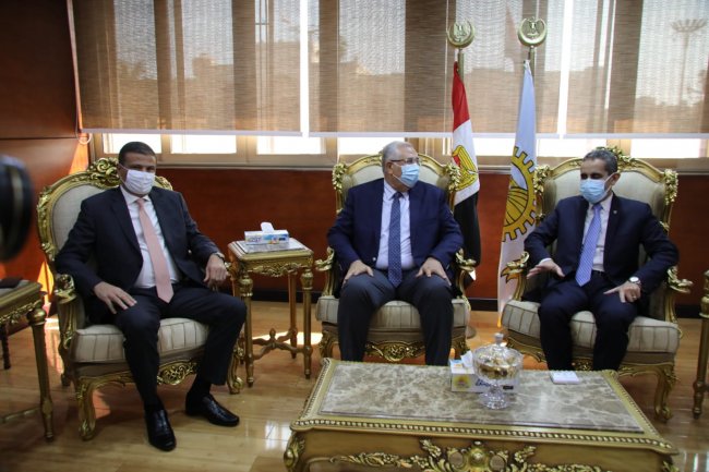 القصير يلتقى محافظ الغربية في مستهل زيارته للمحافظة لتفقد عدد من المشروعات الزراعية